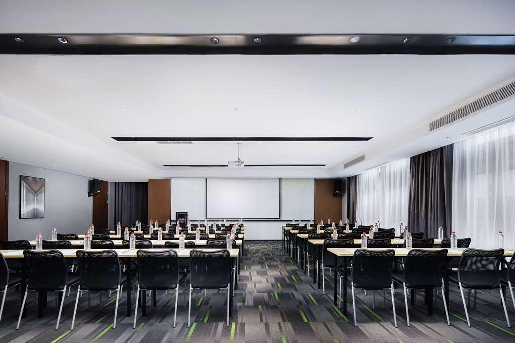 Hampton By Hilton Hongqiao Jiuting Sandt Innovation V Shanghai